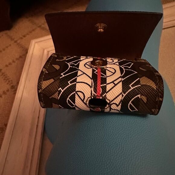 Burberry Beige E-Canvas Monogram Stripe AirPods Pro Case - authentic - Picture 14 of 16